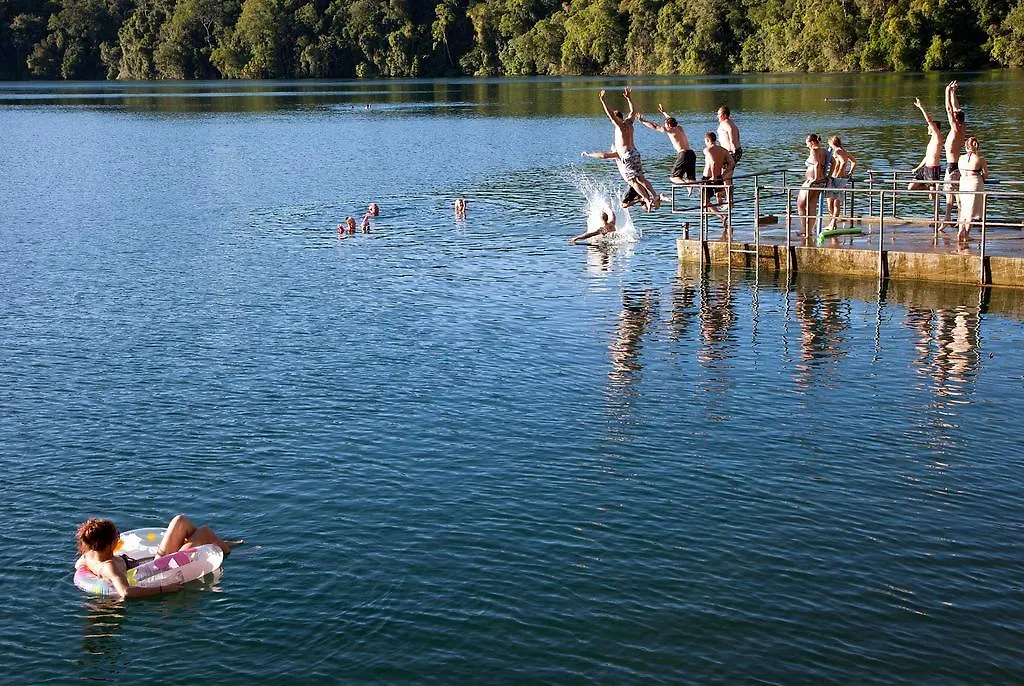Lake Eacham Tourist Park & Cabins 2*, Lake Eacham