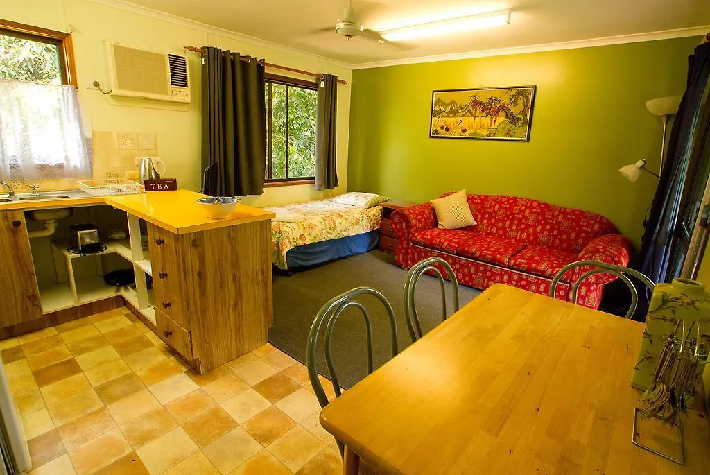 Lake Eacham Tourist Park & Cabins Australië